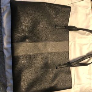 Vince Camuto Tote bag